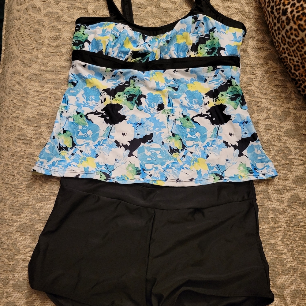 Swimsuit - Picture 6 of 7